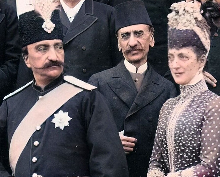 سفری با خاطرات ناصرالدین‌شاه: اُتریش دخترهای خوشگل زیاد دارد/ آن دختر خیلی‌ خوشگل‌تر وقتی به من دسته گل داد، مات و مبهوت شدم، نتوانستم راه بروم مردم ملتفت شدند، خندیدند!