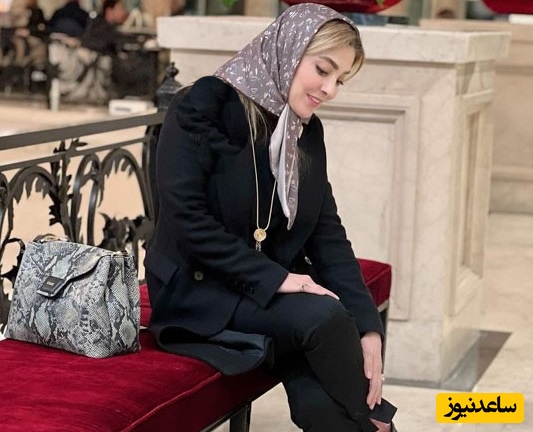 نگاهی به دکوراسیون اصیل و دلنشین خانه ویلایی ژیلا صادقی؛ از مبلمانی خوشرنگ، تابلوهایی عتیقه و فاخر،لوسترهای شاهانه و فضایی دلباز که زندگی در اینجا آدمو پیر نمیکنه!+فیلم و عکس