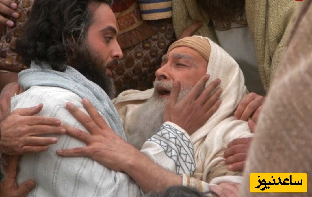 «یوزارسیف و یعقوب» در حال نماز خواندن پشت سر «رهبر معظم انقلاب» در بیت رهبری