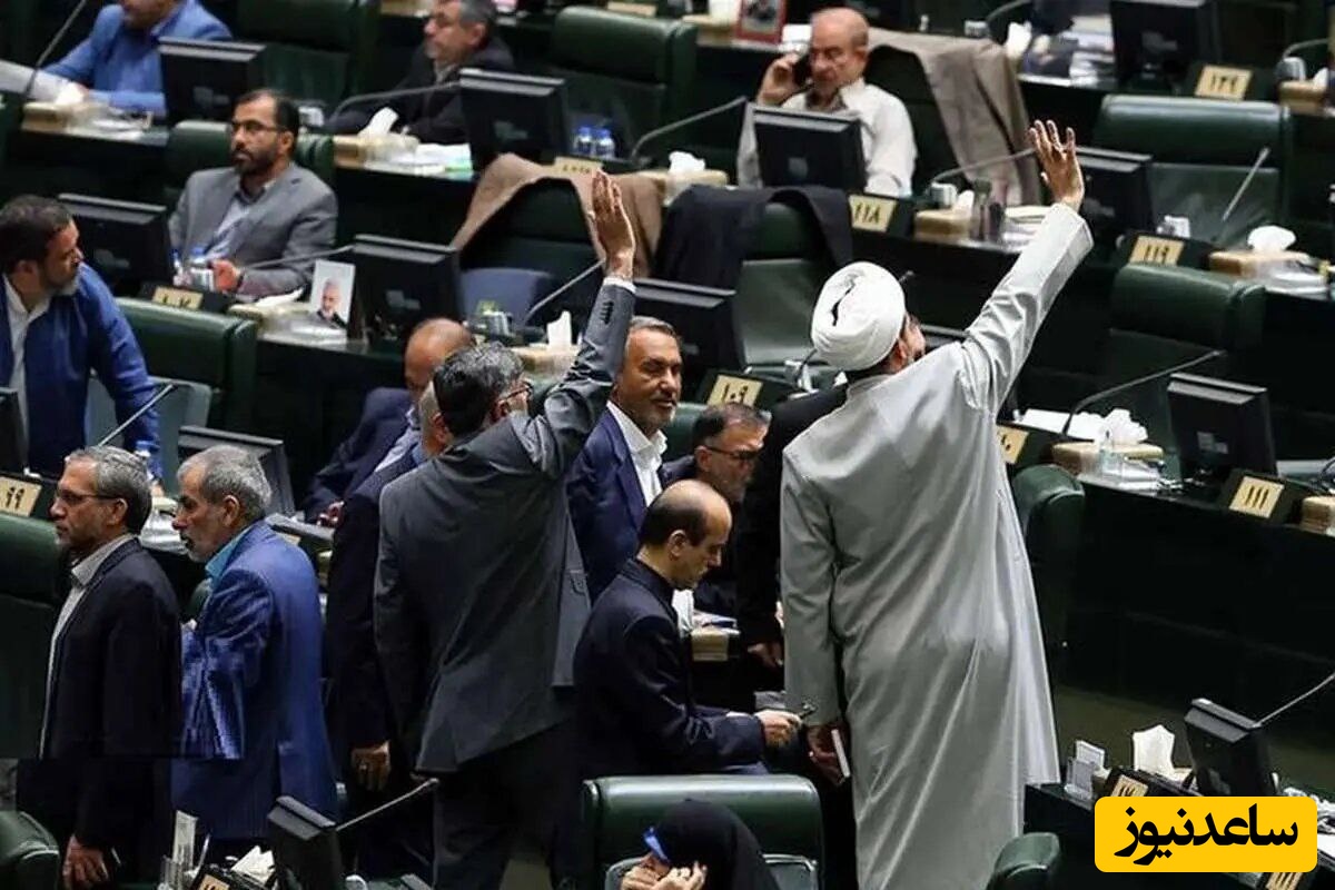 حمله تند روزنامه اصولگرا به مجلس: در جلسه سه شنبه با هر فریاد نمایندگان، دلار بالاتر رفت/ آن جلسه فقط هوچی گری بود