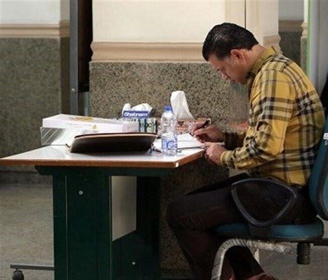 پربازدید شدن تصاویری از علی دایی، شهریار فوتبال ایران سر جلسه کنکور و ثبت نام در دانشگاه با تیپ رسمی و ساده+عکس