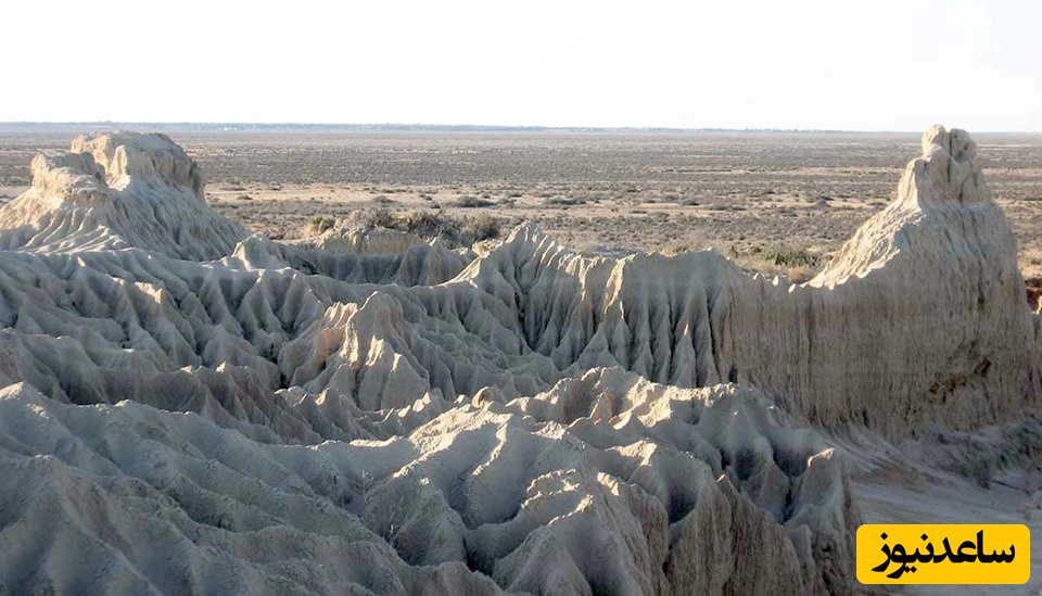 تپه‌های شنی فرسایشی در ساحل شرقی دریاچه مانگو به نام «دیوارهای چین» شناخته می‌شوند