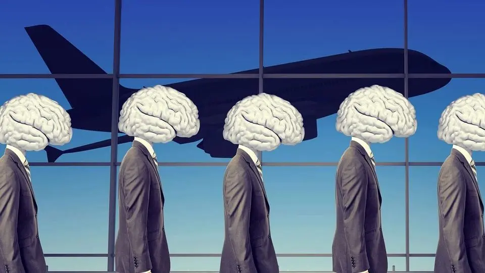 مهاجرت هر فردی با درجه دکتری از ایران به معنای خروج یک و نیم میلیون دلار سرمایه از کشور است +فیلم