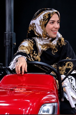 التماسِ دیده شدن روی آنتن زنده؛ وقتی تلویزیون برای چند لایکِ بیشتر، به اسب و تراکتور متوسل می‌شود!