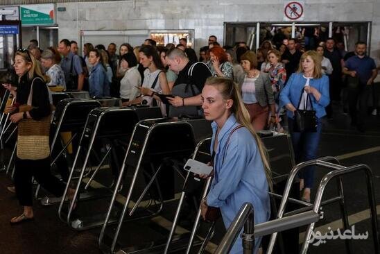 پناه بردن مردم شهر کی یف اوکراین به ایستگاه های مترو برای در امان ماندن از حملات موشکی و پهپادی/ رویترز