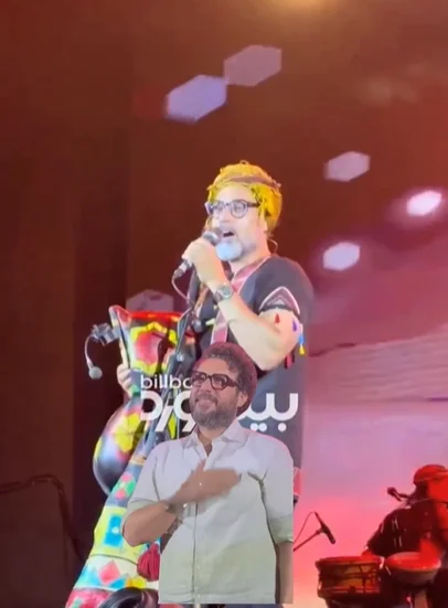 اجرای قطعه تولدت مبارک به افتخار تولد محسن کیایی در کنسرت لیان+ویدیو/ سنگ تمام محسن برای محسن؛ شریفیان برای کیایی!