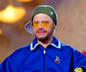 سکانس فوق خنده دار از عصبانیت شدید علی صادقی از ملکه الیزابت سریال متهم گریخت!/ هیچ کس حریف زبون بی بی نمیشه😂+ویدئو