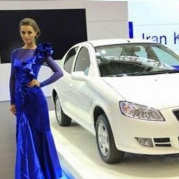(عکس) استفاده ابزاری ایران خودرو از زنان روسی برای تبلیغ محصولات بی کیفیتش