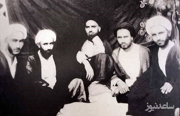 امام خمینی(ره) در دوران جوانی نفر دوم سمت راست