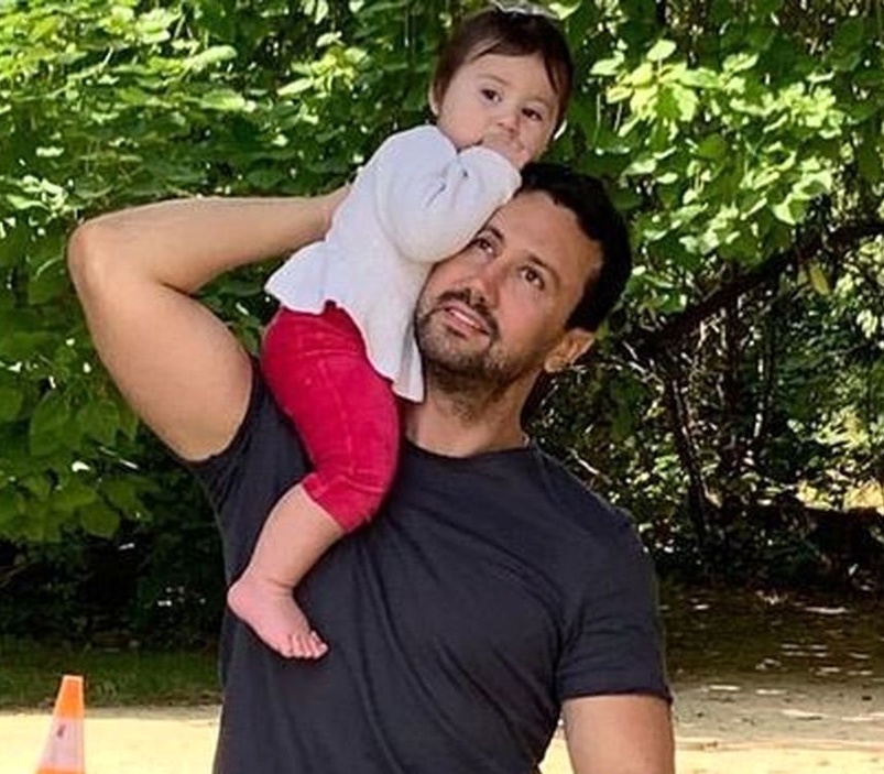 شیطنت های نبات کوچولو تمومی نداره! مو به سر پدرش نگذاشت😂