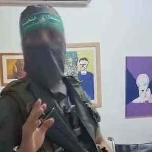 (فیلم) رفتار‌ جالب رزمنده حماس با پیرزن و دختر کم‌توان ذهنی اسراییلی