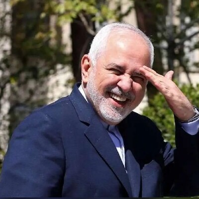 سنگ تمام محمدجواد ظریف برای ترغیب مردم به حضور در انتخابات در سخنرانی هایش؛ پیراهن خیس وزیر امورخارجه سابق گویای جنب و جوش حامیِ مسعود پزشکیان+ عکس