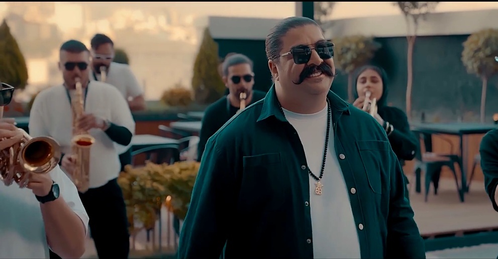 غوغای خوانندگی بهنام بانی با آهنگ شب عشق با شاهکار نوازندگی ساز ساکسوفون توسط خانم ها+فیلم