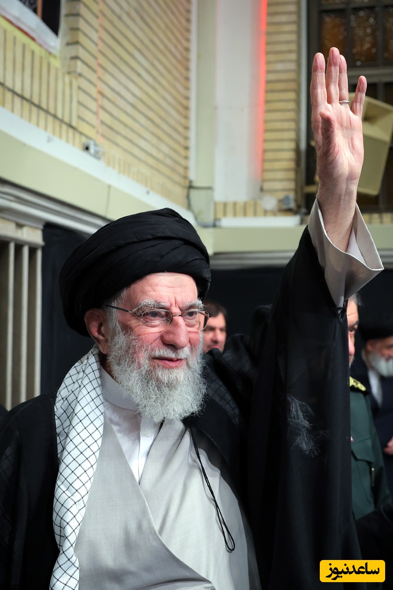 (عکس) سخنرانی ایستاده و سرحال آیت‌الله خامنه‌ای در 86 سالگی حاوی پیامی ویژه برای ترامپ و نتانیاهو بود / علی به وقت حماسه عصا نمی‌گیرد ...