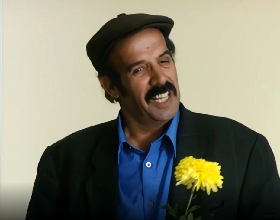 حضور «آصف» سریال آوای باران در جشن تولد اسدالله یکتا؛ سال 1403/تزئین زیبای کیک با طرح سبیل