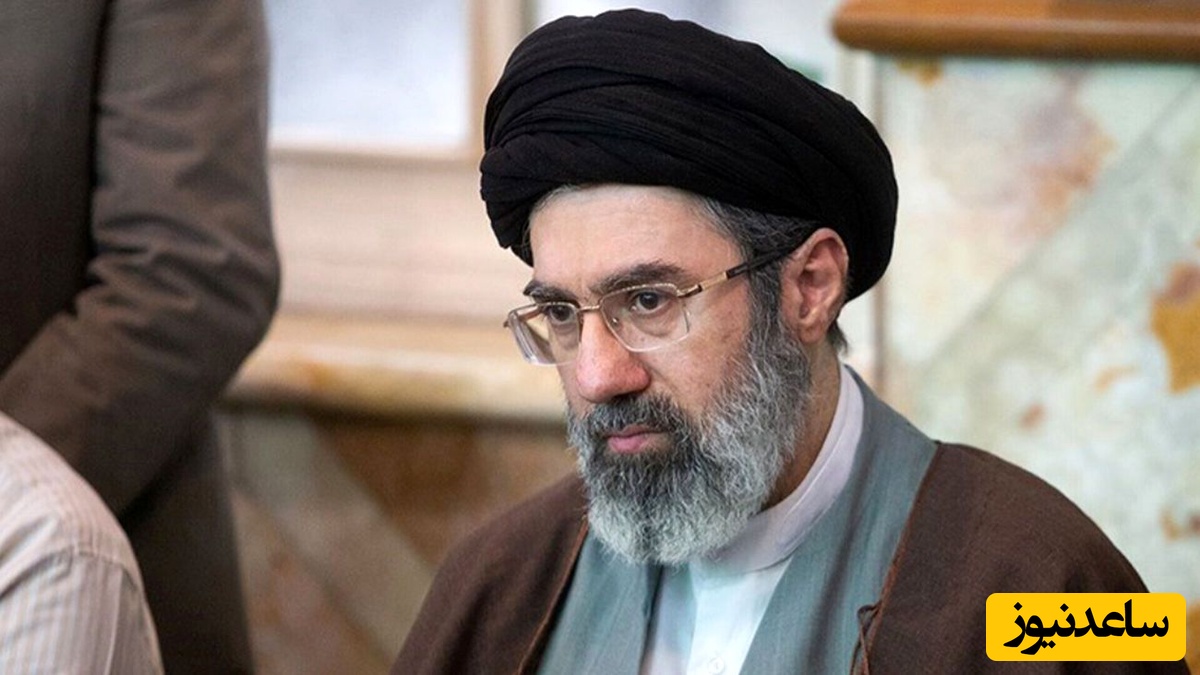 تماشا کنید| فقط یک دست تکان داد؛ چند لحظه بعد همه فکر کردند رهبر انقلاب آمده! ماجرای عجیب یک شایعه