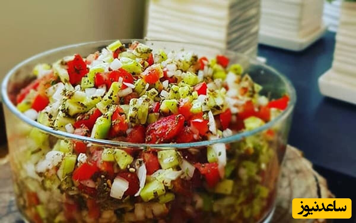 (ویدیو) تعجب یک کُره‌ای از سرو سالاد شیرازی در رستورانی در کره جنوبی