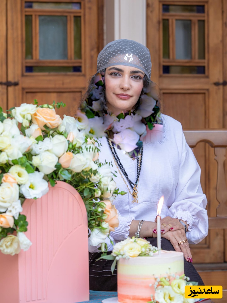 نگاهی به جشن تولد لیندا کیانی با حضور الناز حبیبی با خلاقیت اوستا قناد برای دیزاین کیک مینیمال نسکافه ای