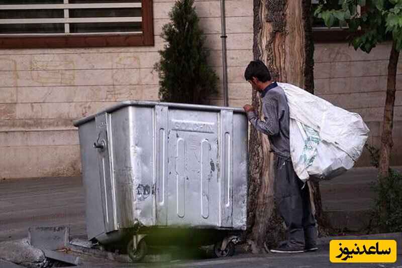 (فیلم) بوسه های جانسوز پسربچه زباله گرد تهرانی برای عرض ارادت به امام حسین(ع)
