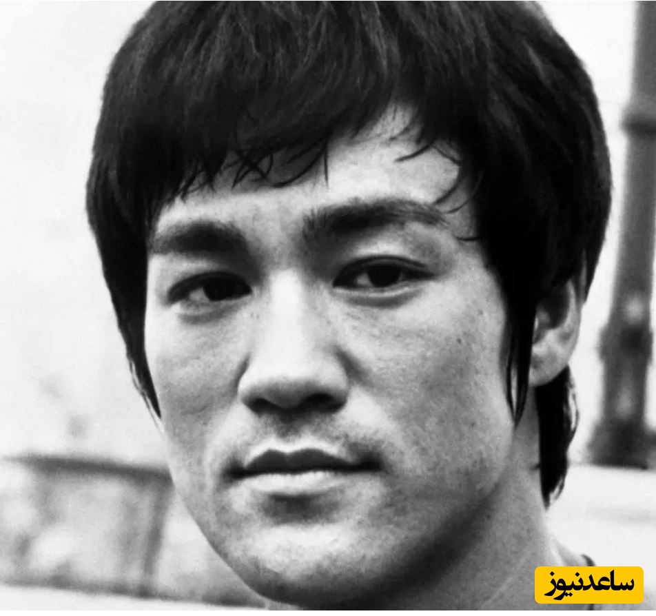 «بروسلی» در حال اجرای فن خطرناک اش در یک فیلم؛ سال 1349