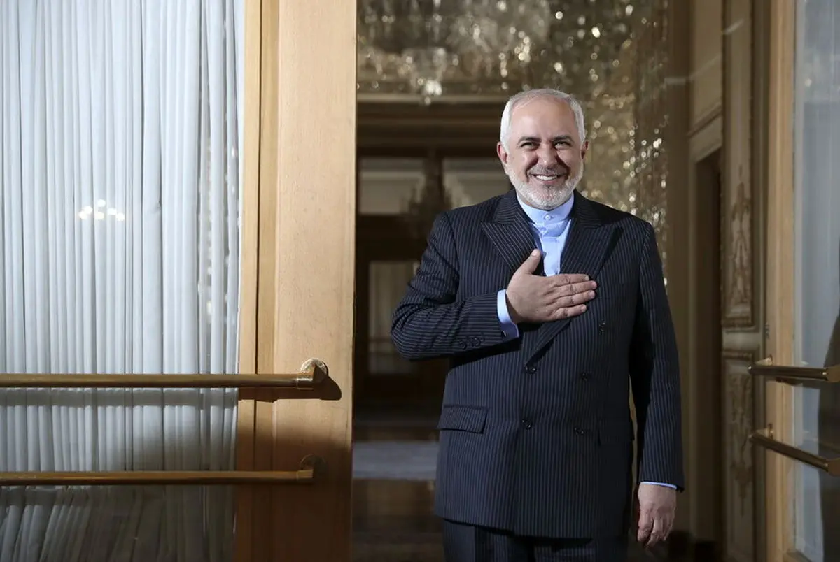 ظریف پاسخی این چنین به خبرنگاری که قصد داشت او را تخلیه اطلاعاتی کند، داد+ویدیو