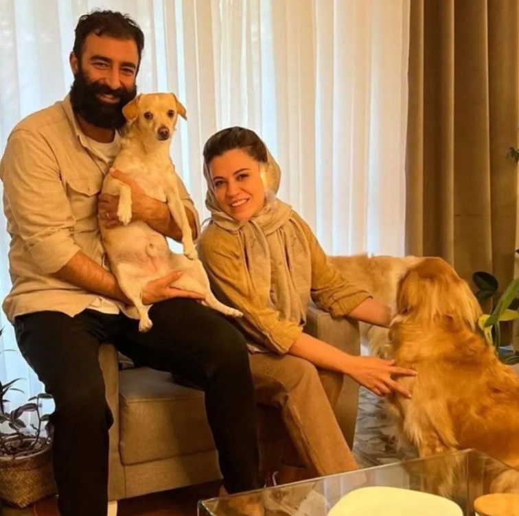 نگاهی به چیدمان منزل شاهانه و شیک «شیدا خلیق» و همسر هنرمندش «کیوان ساکت‌اف»: از مبلمان مدرن و فرش اصیل ایرانی تا گیاهان سرسبز و پت‌های خونگی