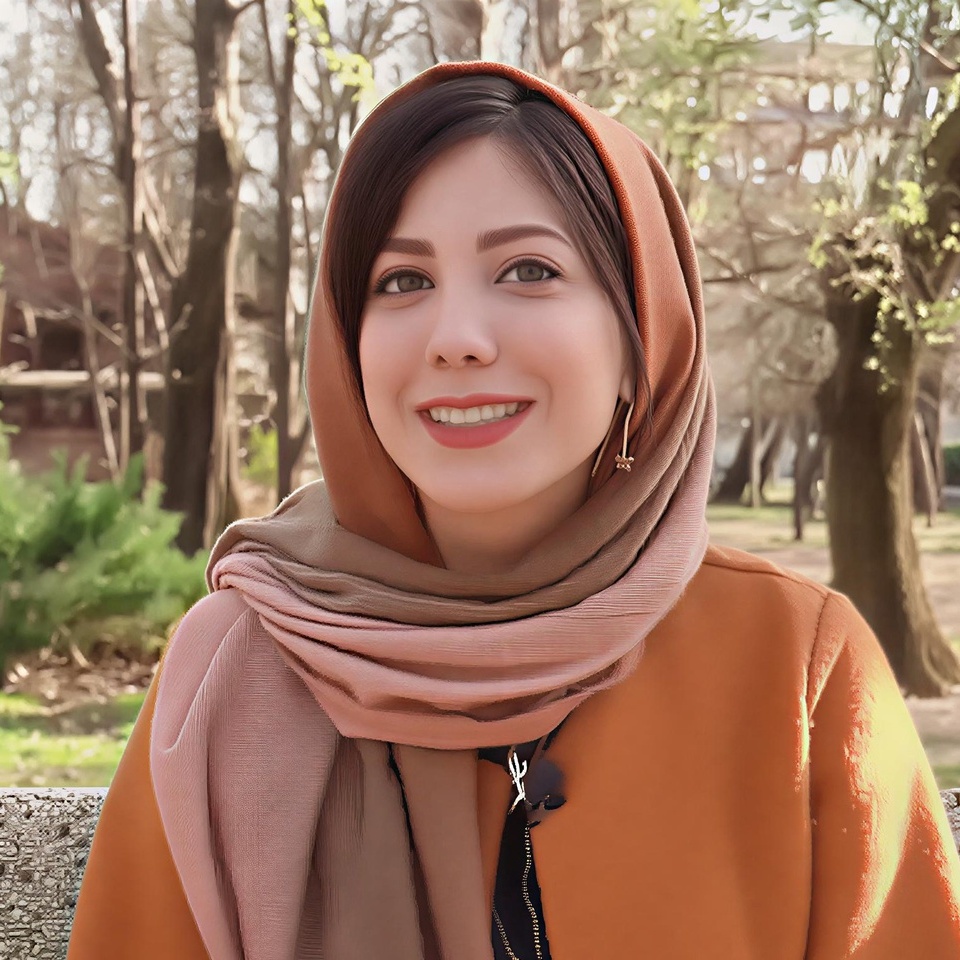 (ویدیو) شعری عاشقانه از مهدی جوینی با صدای بسیار احساسی باران نیکراه: لحظه ی دیدنت انگار که یک حادثه بود/ حیف چشمان تو این حادثه را دوست نداشت