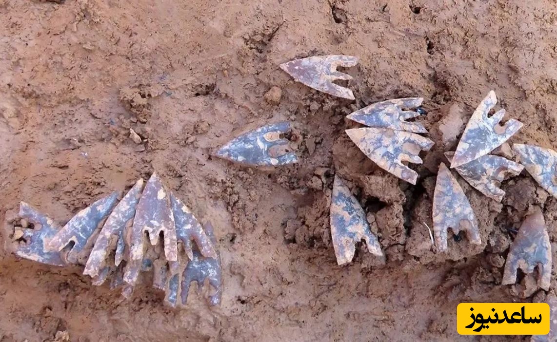 «تیرهای سنگی» بعد از حدود 4 هزار سال از مقبرۀ رئیس قبیله بیرون آمدند