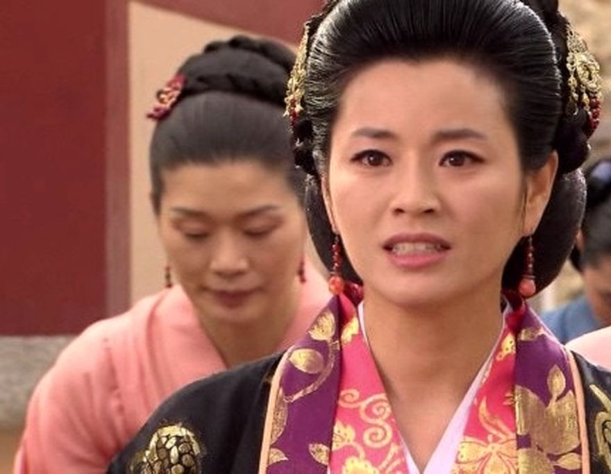 عکس یادگاری «مادر تسو» با هواداران در پشت صحنه سریال «جومونگ»