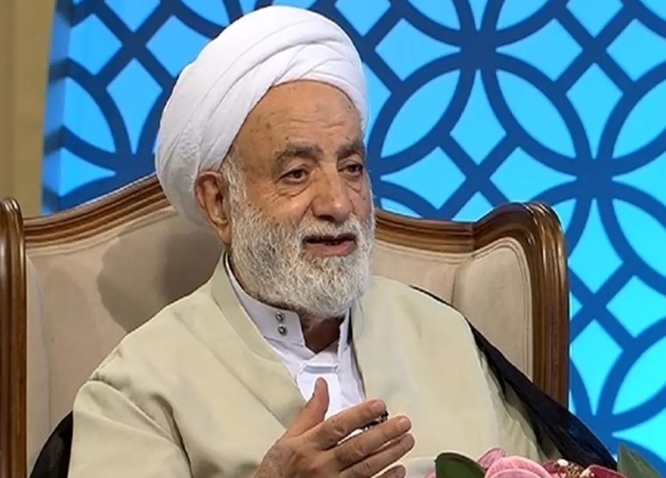 (ویدیو) خنده‌دارترین خاطره حاج‌آقا قرائتی در کاشان: من از این دیوونه یادگرفتم که سخنرانی عمومی فایده‌ای نداره😂