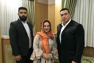 ضیافت افطاری بهنوش بختیاری به سبک یک میزبان تمام‌عیار؛ حضور بهرنگ علوی، مریم امیرجلالی، جلیل فرجاد، اکرم محمدی و... تا ثبت عکس یادگاری با تک تک مهمانها+ویدیو و فیلم