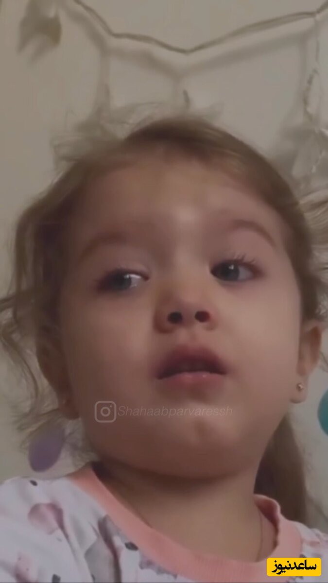 (فیلم) گریه های سوزناک دختربچه معروف اینستاگرام به خاطر پیر شدن مادرش در آینده! / تو پیر بشی من چیکار کنم؟