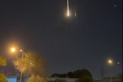 فیلم | شیرجه موشک بالستیک ایرانی به ناوگان پنجم دریایی آمریکا همراه با خوشحالی مردم بحرین