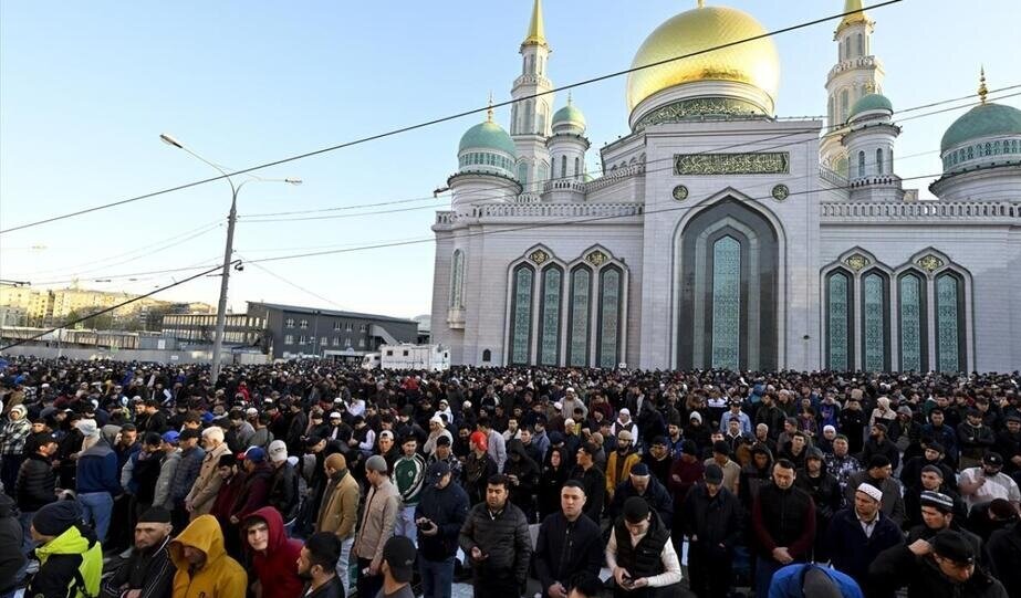 اقامه باشکوه نماز عید فطر در خیابان های مسکو+عکس