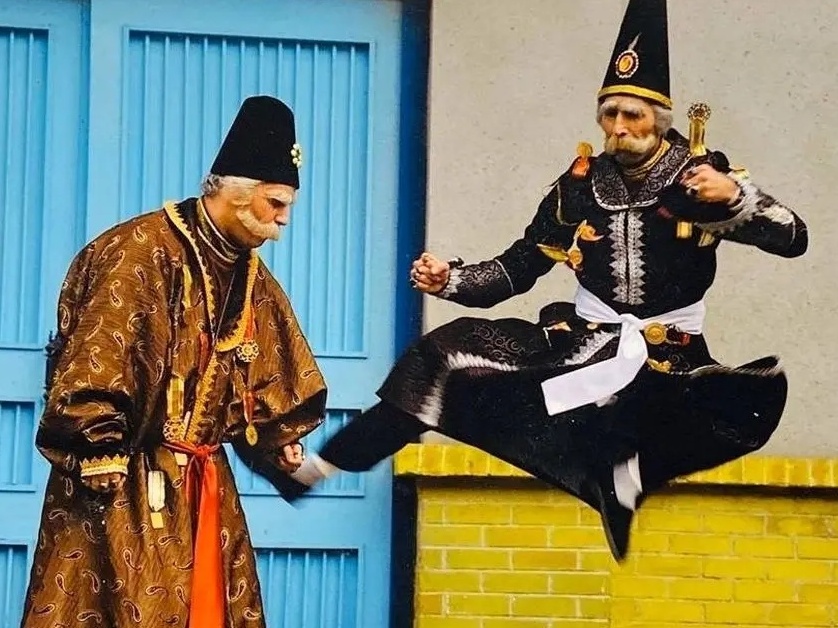 پشت صحنه خنده‌دار و غش آور سریال قهوه تلخ ،پارت 1:فک کنم  این سکانس رو 30 بار برداشت کردن😂/ یعنی رو دست این 2 تا پیرمرد دوست داشتنی، هادی کاظمی و جواد عزتی نیومده