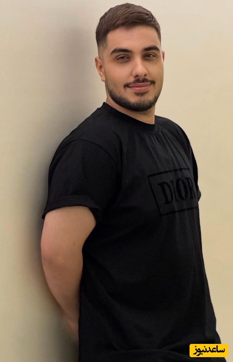 آرون افشار واسه رفتن به خونه علی دایی چه  تیپی زده/ عجب دکوراسیون شیکی داره خونه علی دایی+ عکس