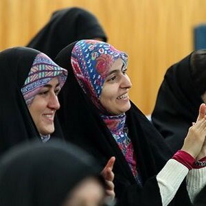 ایجاد «ویترین دخترانه» در پیام‌رسان‌های ایرانی/ فضای مجازی هم زنانه و مردانه می‌شود!