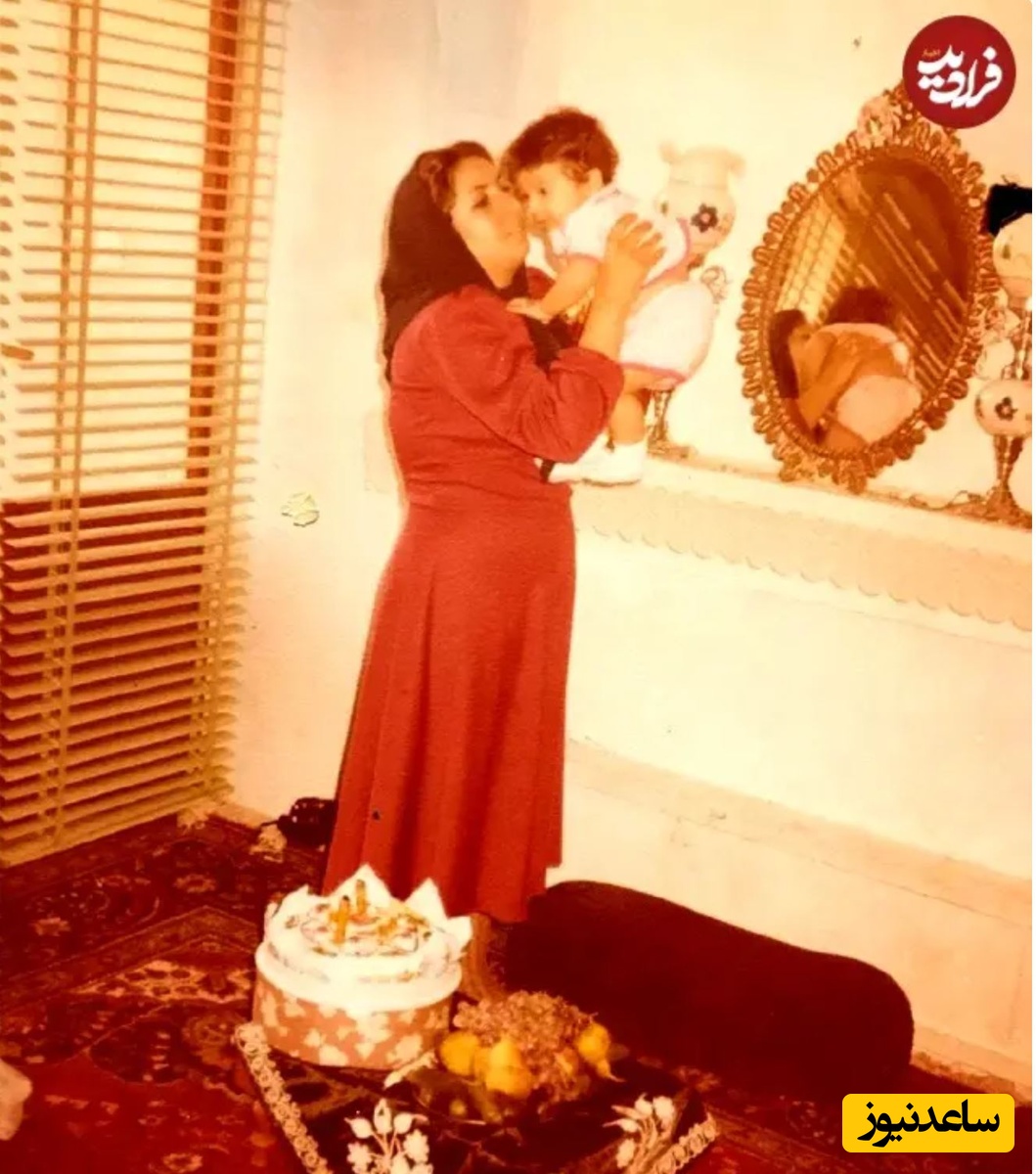 «سعید کریمی» در آغوش مادرش