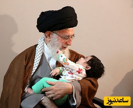 چیدمان میز و صندلی پلاستیکی محل بازی نوه های رهبر معظم انقلاب/ نوه نوپا آقا در منزل پدربزرگش وسایل بازی ندارد