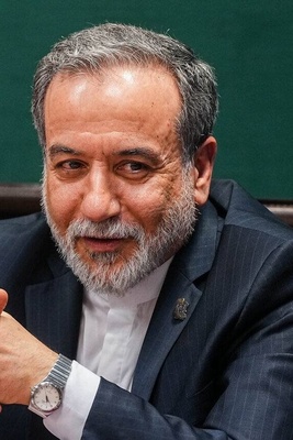 عراقچی: تنگه هرمز برای تمامی کشتی‌های تجاری باز است