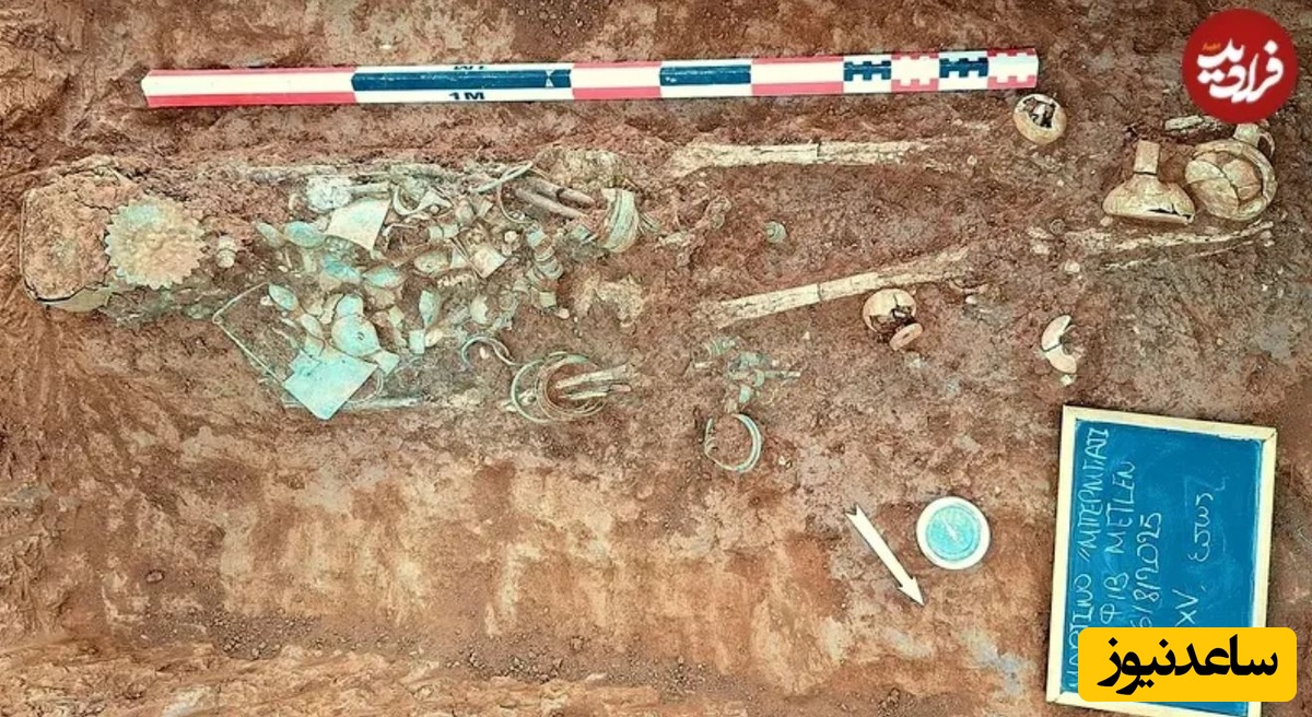 مقبرۀ بانوی تاج‌دار سرشار از انواع گورنهاده‌ها از جمله تزئینات برنزی است