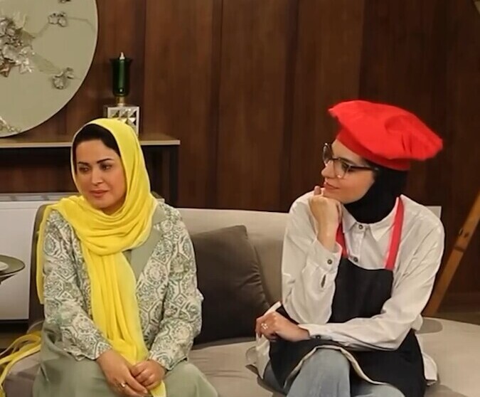 مهمان نوازی الیکا عبدالرزاقی از تازه عروس سینمای ایران، مونا کرمی+ویدئو/وقتی مونا از شدت تشنگی آب دلش میخواد و الیکا از فرط خستگی نمیتونه بره بیاره و میگه میوه بخور