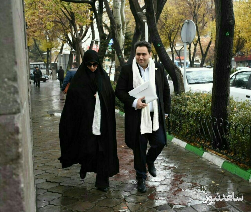 پیاده روی عاشقانه دختر و داماد حسن روحانی در هوای بارانی دو نفره