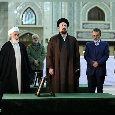 مروری بر ادای دین چهره‌های سیاسی به همسر امام خمینی (ره)؛ فاتحه‌ای بر مزار خدیجه ثقفی/ از رهبر شهیدانقلاب و دکتر پزشکیان تا محسن رضایی و...