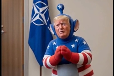 (ویدئو) التماس‌های عجیب دونالد ترامپ مقابل رهبران ناتو؛ ماجرای این کلیپ لو رفته چیست؟