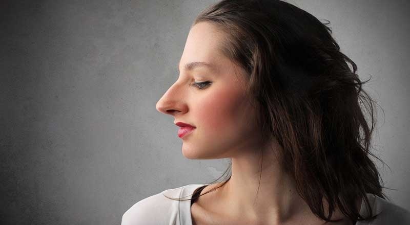 نگاهی به زندگی عجیب زنی که بزرگ شدن بینی اش متوقف نمی شود!