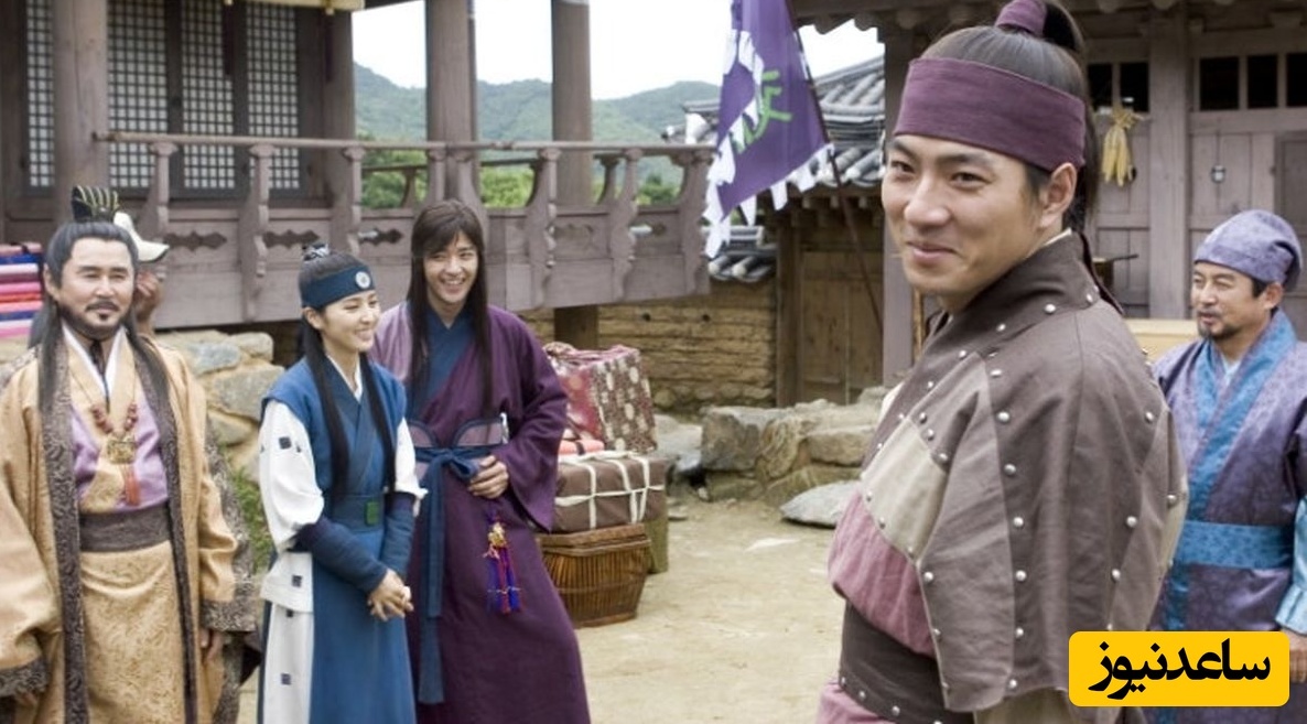 «جومونگ» با دوربین عکاسی در کنار «سوسانو و سایونگ» در پشت‌صحنه سریال جومونگ