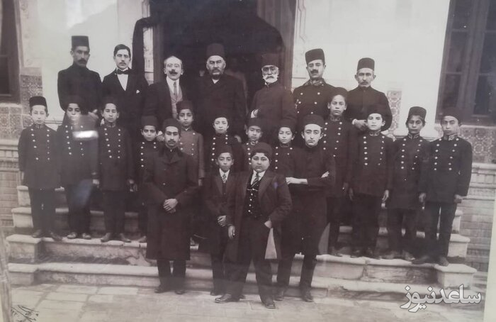 احمدشاه قاجار، همکلاسی‌ها و معلم‌ها