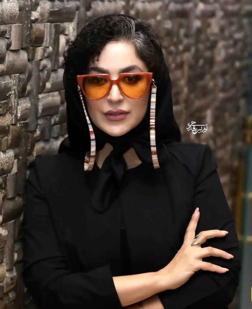 فریبا طالبی و همسرش مثل همیشه با لباس های ست و کاپلی زیبا ، این بار در دل طبیعت به همراه جمعی از دوستان فرهیخته