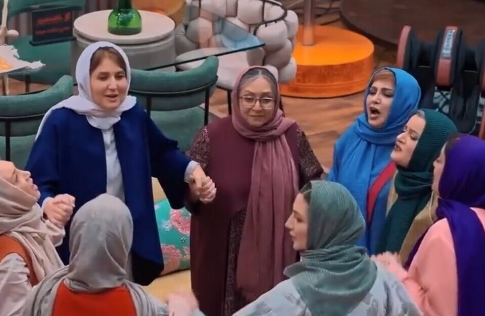 ویدئو| آموزش زبان گیلکی به «گلوریا هاردی» توسط فاطمه هاشمی در جوکر؛ کلیپی که اینترنت را منفجر کرد/ فقط لَهجه‌ی بامزه‌اش😁